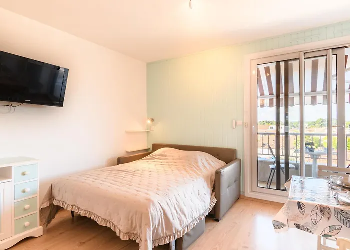 Les Gabiers By Interhome Lägenhet